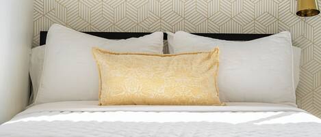 4 bedrooms, desk, iron/ironing board, travel cot