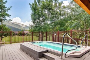 Bain à remous extérieur