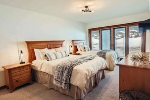 2 bedrooms, iron/ironing board, travel cot, WiFi