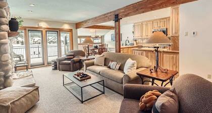 Ski-In/Out / Hot Tub / Steps to Lift