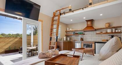 Secluded Luxury Couples cabin | Sauna & Pool