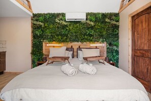2 Schlafzimmer, Schreibtisch, Bügeleisen/Bügelbrett, Reisekinderbett