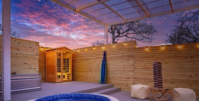 Secluded Luxury Couples cabin | Sauna & Pool