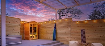 Secluded Luxury Couples cabin | Sauna & Pool