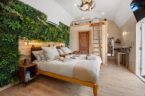 2 chambres, bureau, fer et planche à repasser, lit parapluie