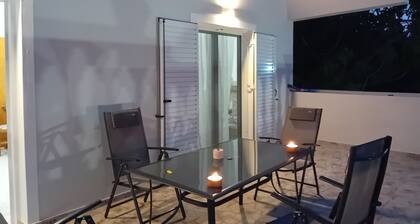 Charming 2-bedroom cottage with WiFi, AC in welcoming Kato Alepochori