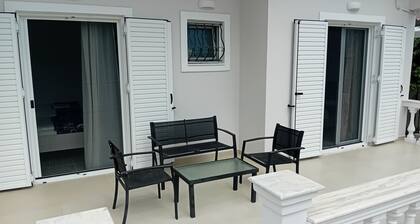 Charming 2-bedroom cottage with WiFi, AC in welcoming Kato Alepochori
