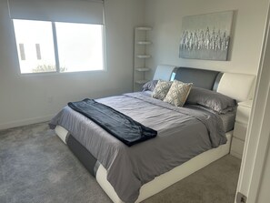3 bedrooms, iron/ironing board, free WiFi, bed sheets - Walking distance to Angle Stadium and Near Disneyland (Anaheim)