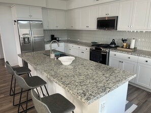 Fridge, microwave, oven, dishwasher - Walking distance to Angle Stadium and Near Disneyland (Anaheim)