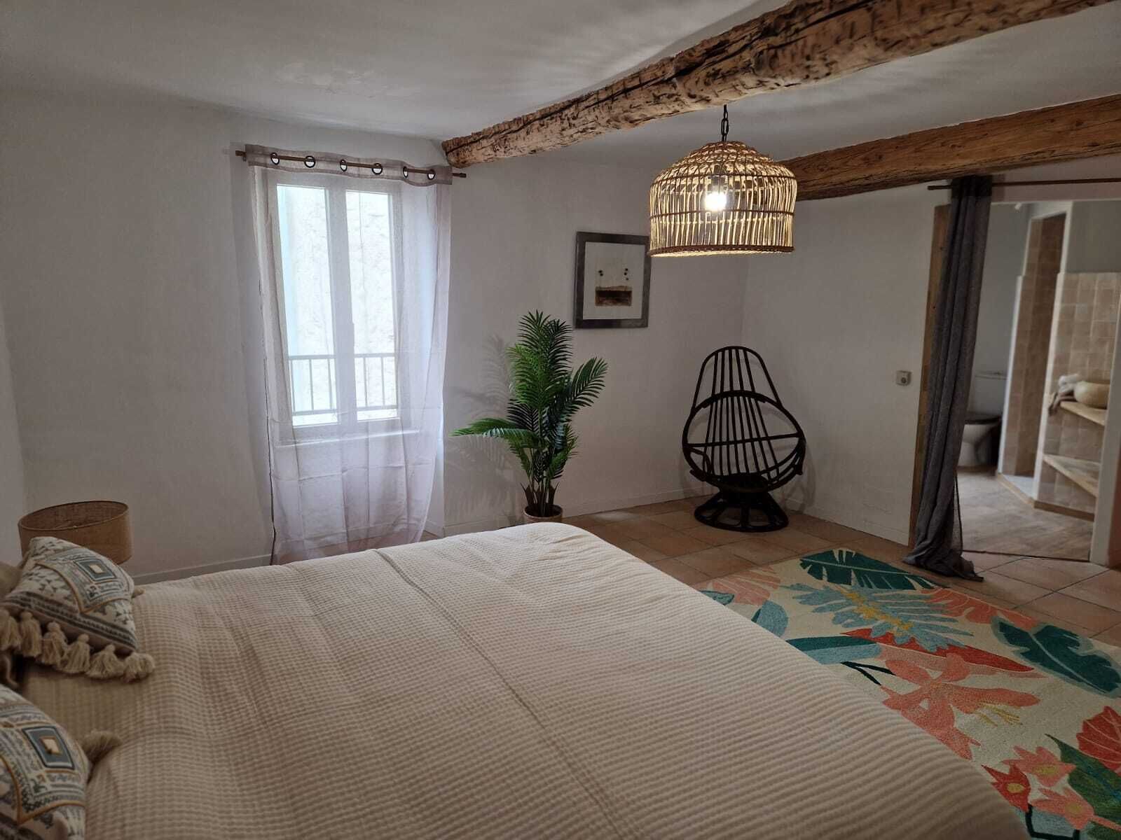 5 chambres, lit parapluie, Wi-Fi, draps fournis
