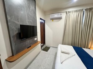 豪華雙人房, 庭院, 花園景觀 | 書桌、免費無線上網