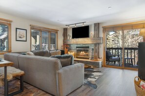 Smart TV, fireplace