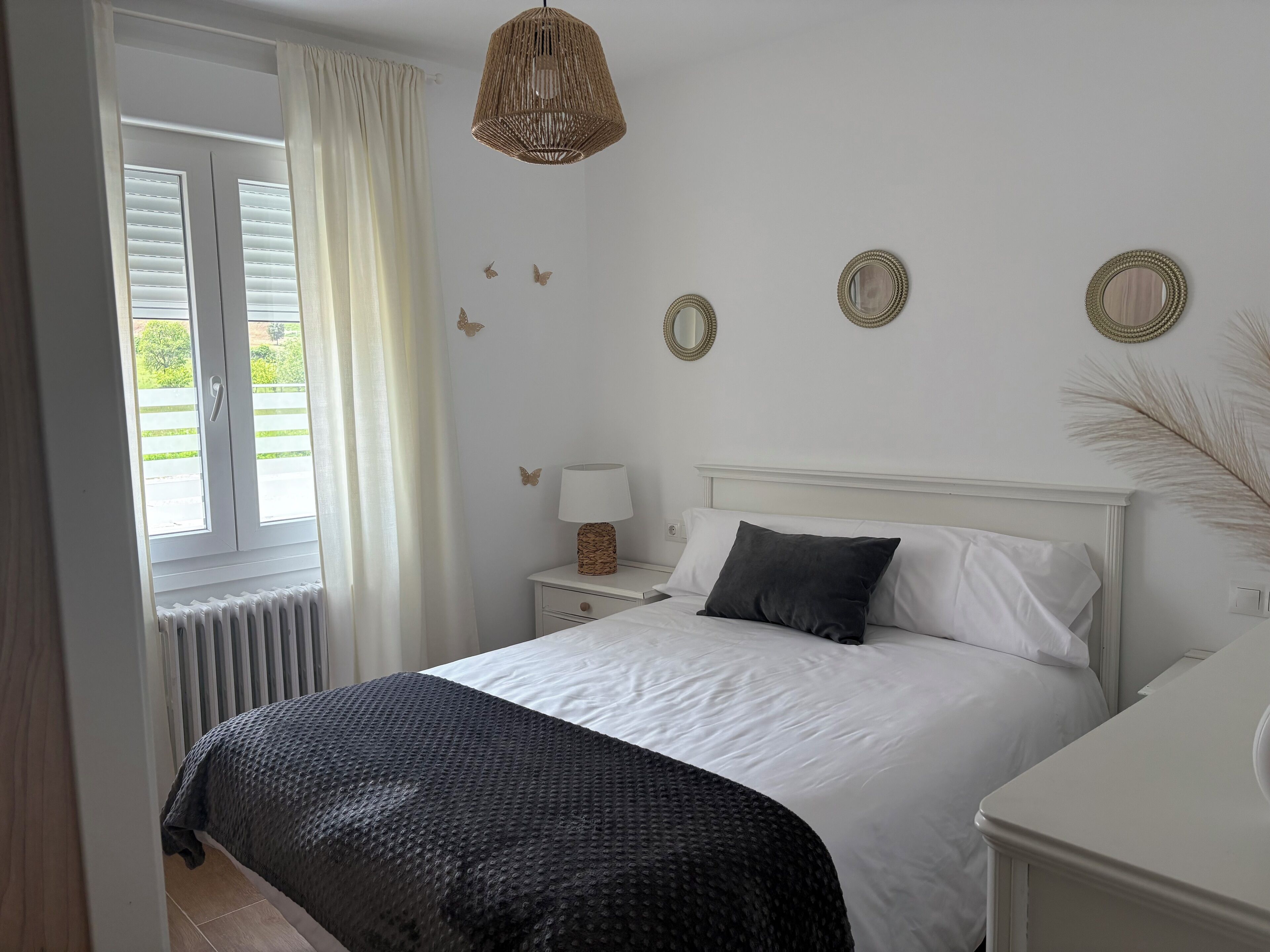 3 chambres, fer et planche à repasser, Wi-Fi, draps fournis