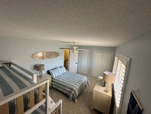 2 chambres, fer et planche à repasser, Wi-Fi, draps fournis