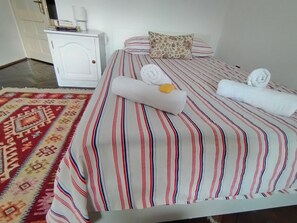 4 slaapkamers, een strijkplank/strijkijzer, wifi