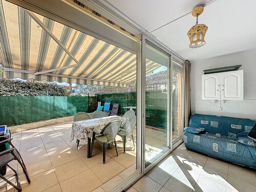 T1 Familial avec Terrasse, Piscine, Plage à 6 Min à Pied et Aqualand à 2 Min