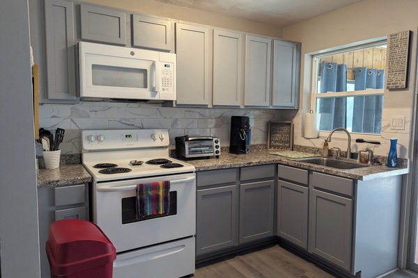 Frigorífic, microones, forn i placa de cuina