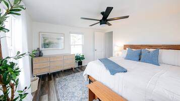 2 عدّة غرف نوم ومكواة/لوح كي وواي فاي وملاءات أسرّة