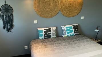 3 habitaciones, tabla de planchar con plancha, cuna de viaje y wifi