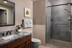 Hair dryer, towels, toilet paper - 1 Bedroom - Marriott's MountainSide at Park City - Full Resort Access Sleeps 4 (Park City)