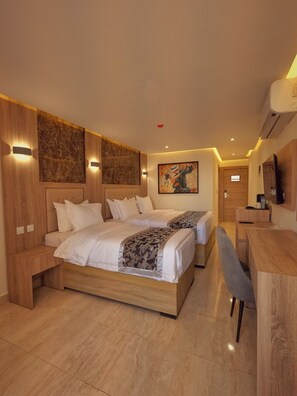 Chambre Triple Classique, vue ville | Draps en coton égyptien, literie de qualité supérieure