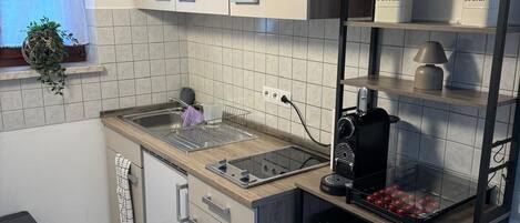 Microonde, forno, piano cottura, lavastoviglie