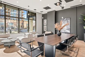 Meeting facility - Stylish 1BR by Riverwalk & Eau Claire + Gym (Calgary)