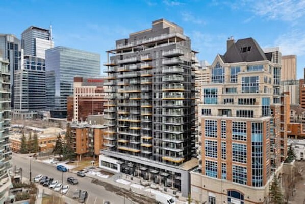 Exterior - Stylish 1BR by Riverwalk & Eau Claire + Gym (Calgary)