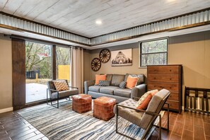Smart TV, fireplace, video games - Luxury Retreat! 15 MIN to Gatlinburg or Dollywood! (Sevierville)