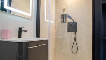 Shower, hair dryer, towels
