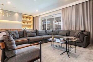 スマートテレビ、テレビゲーム、テーブルサッカー台