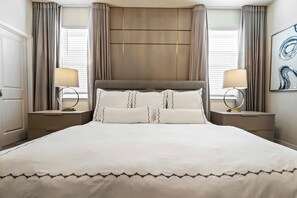 10 bedrooms, iron/ironing board, travel cot, free WiFi - Game Room, Themes, View of Fireworks, Dogs OK (Davenport)