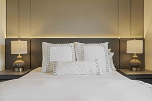 10 chambres, fer et planche à repasser, lit de bébé portatif