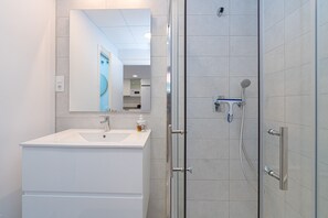 تجهيزات دش، مجففات شعر، مناشف