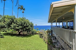 Property grounds - Stunning Ocean-front Retreat Overlooking Laupahoehoe Point (LAUPAHOEHOE)