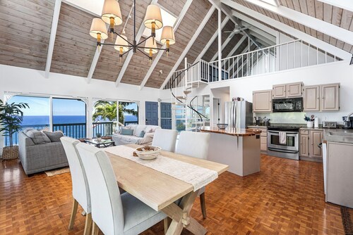 Stunning Ocean-front Retreat Overlooking Laupahoehoe Point