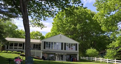 4-bedroom lake house in serene Raymond with WiFi, AC. Relax and unwind.