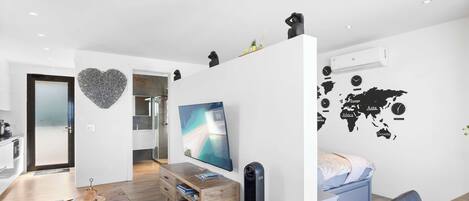 1 habitación, tabla de planchar con plancha, wifi gratis y ropa de cama