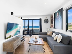 Een smart-tv en een kantoor