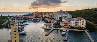 Luxury 3BR Penthouse W/ Huge Lagoon Pool