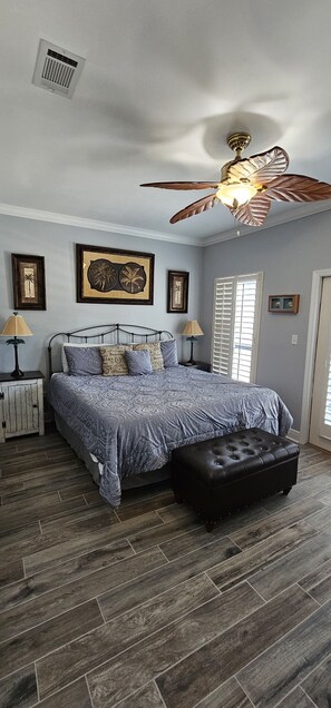 2 bedrooms, iron/ironing board, free WiFi, bed sheets