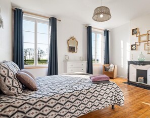 5 bedrooms, travel crib, free WiFi