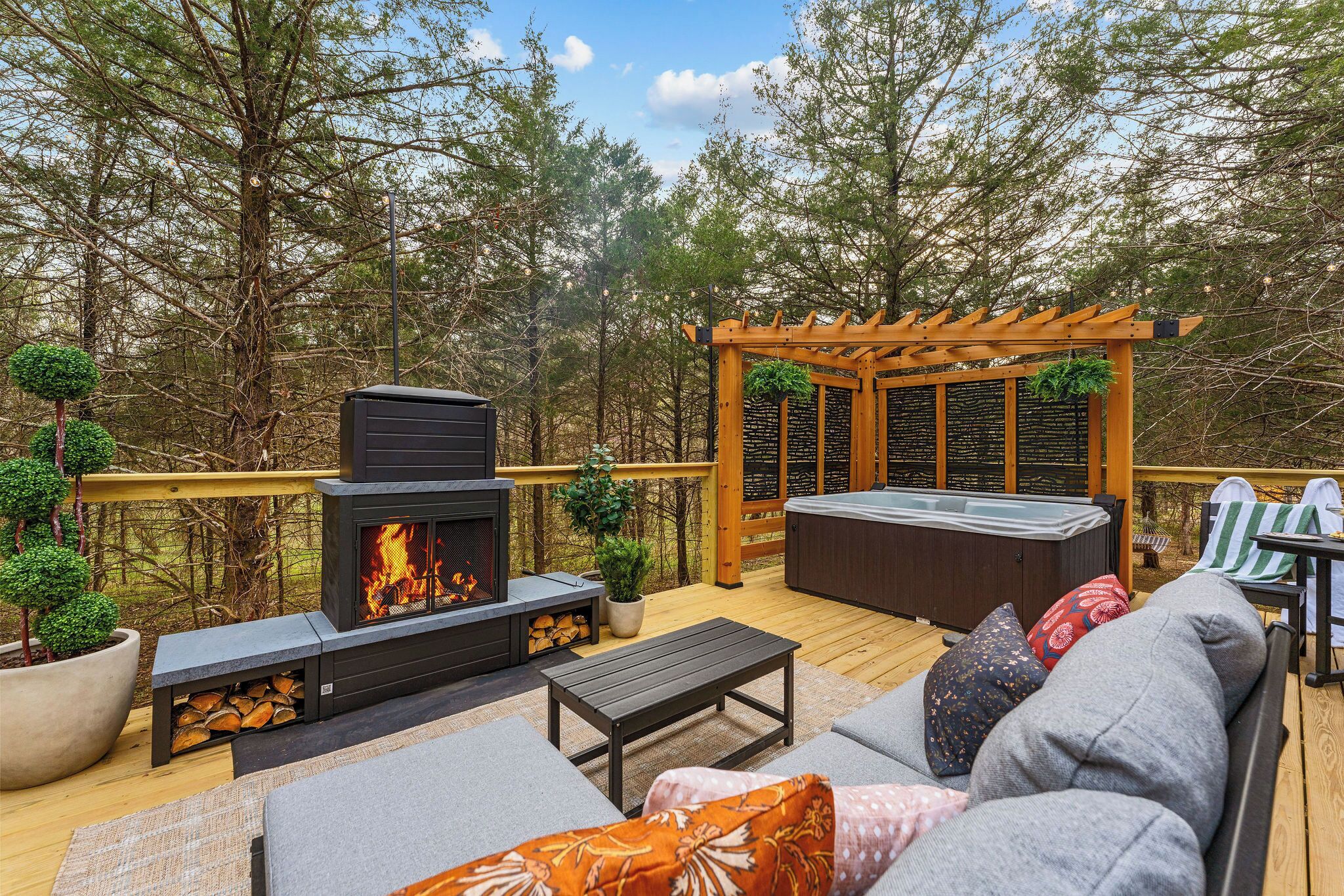 Outdoor spa tub