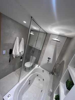 Jetted tub, hair dryer, towels, soap