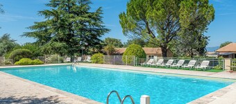 Small stone mas T2 in a tourist residence