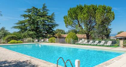Petit Mas T2 en pierres dans résidence de tourisme