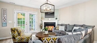 Cozy 2BR Retreat + BBQ, WIFI & Parking