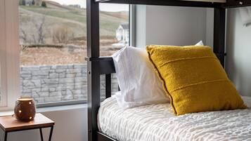 4 bedrooms, iron/ironing board, travel crib, free WiFi