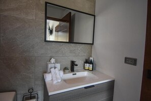 Maison Deluxe, vue sur le jardin | Salle de bain