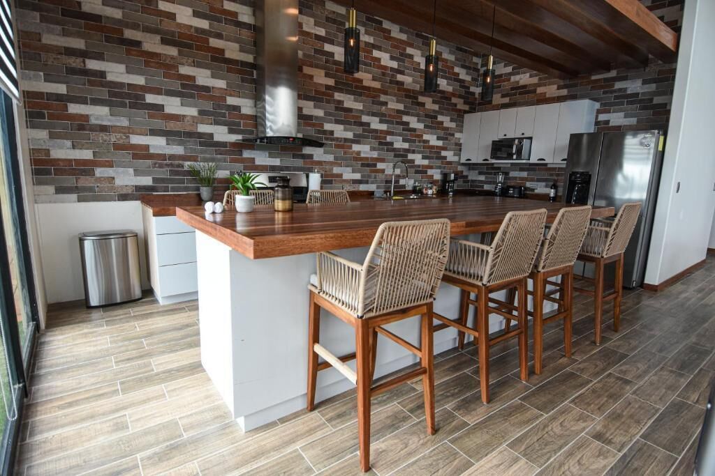 Casa Deluxe, vistes al jardí | Cuina privada